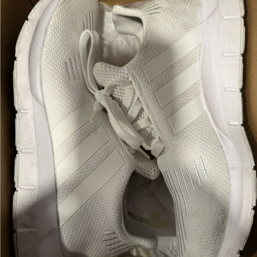 Adidas Swift Run White Womens 9 (used)